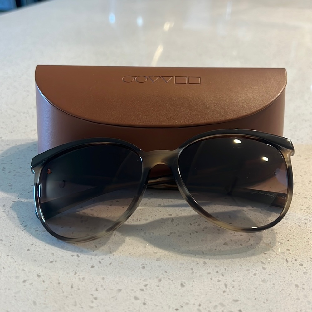 Oliver Peoples Tortoise Shell Sunglasses + Case